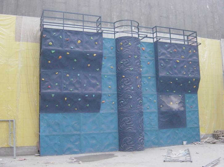 TINGE为太仓高尔夫花园设计制作的攀岩设施-采用天骄云&月系列攀岩板组合
