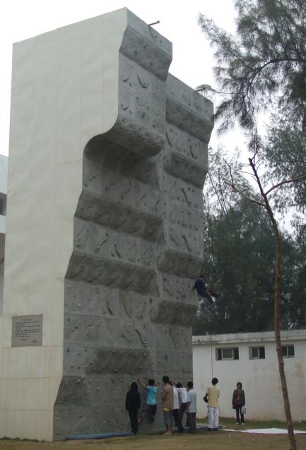 厦门大学攀岩-TINGE精品工程案例-采用天骄崖系列攀岩岩板